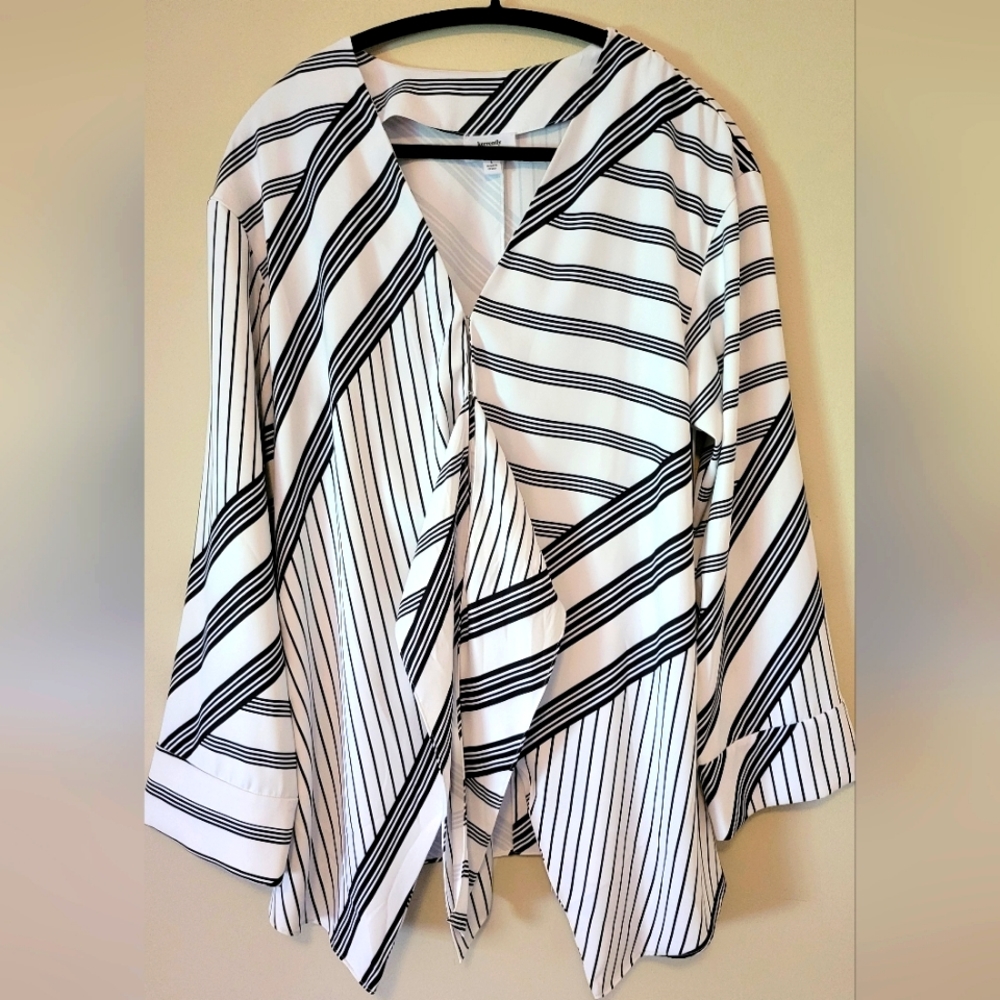 Stripe Print Full Front Knotted Tunic